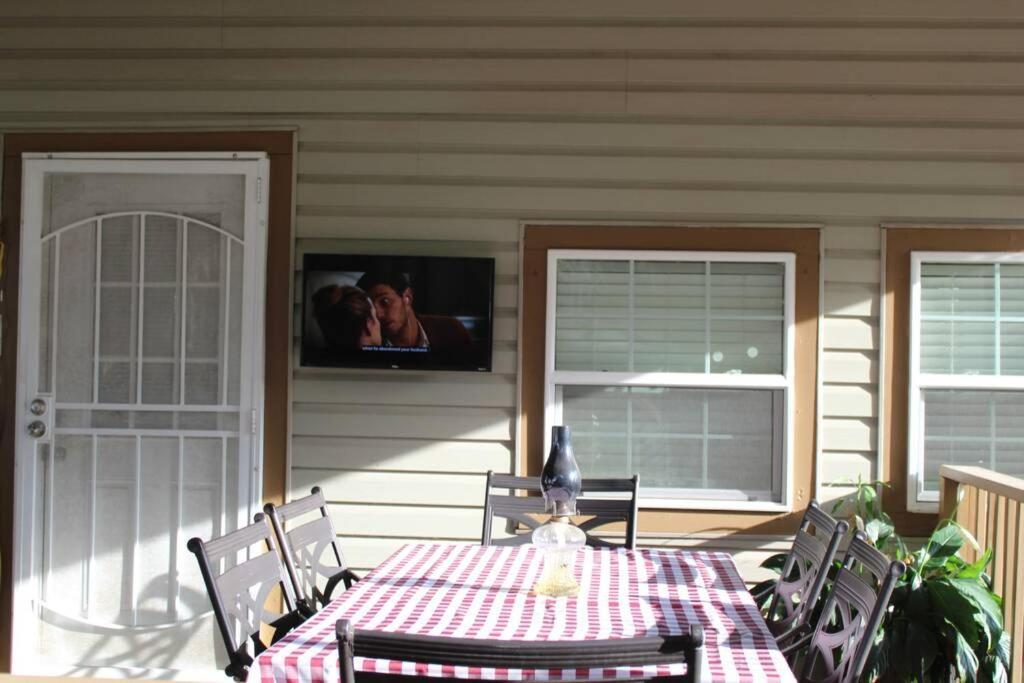 Beautiful Retreat, Hot Tub & Outdoor Living Space. Eustis Luaran gambar